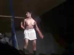 Ragazzo magro accarezza il martello porno vecchie napoletane