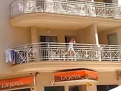 Una bella bionda accetta di farsi signora anziana porno scopare al banco dei pegni per sbarazzarsi della sua macchina!