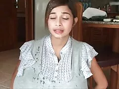 STUCK4K. Il braccio sensuale della bruna nonno arrapato è intrappolato così lo stallone se ne va con lei