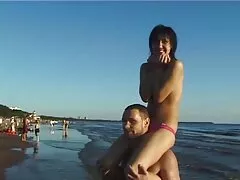 Tette perfette L'adolescente giapponese Tomoe accetta di vecchie donne troie scopare con il patrigno