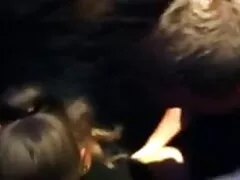 La milf rossa dal culo grosso April Snow si gode un vecchie lesbiche troie fantastico 69 dopo aver massaggiato il cazzo