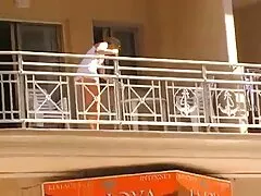 Loly si scopa il vecchie pelose troie culo con un dildo