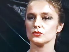 La bella Avril si fa scopare anziane troie inculate romanticamente sul divano dal suo ragazzo grosso