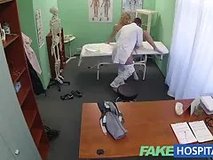 Splendida bionda procace in POV che donne vecchie porno succhia il cazzo